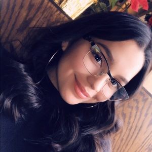 Meet your Posher, Lizbeth